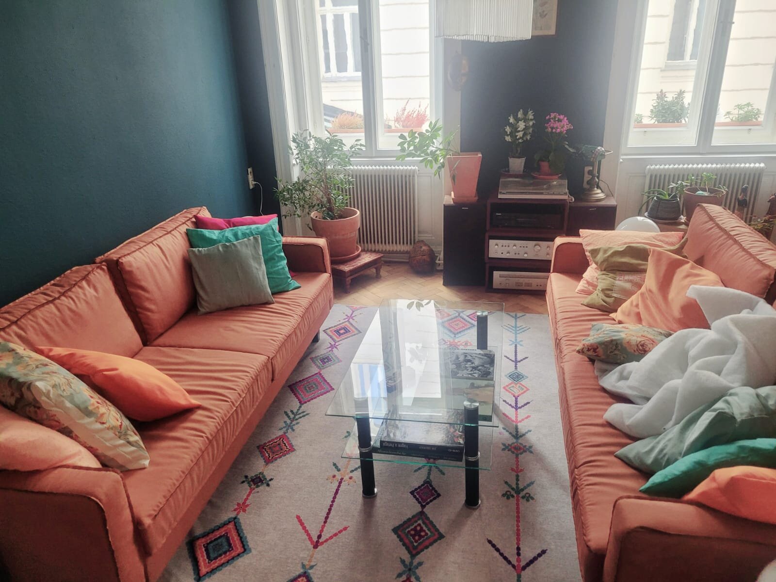 Wohnzimmer mit Sofas | © Elisabeth Zinschitz