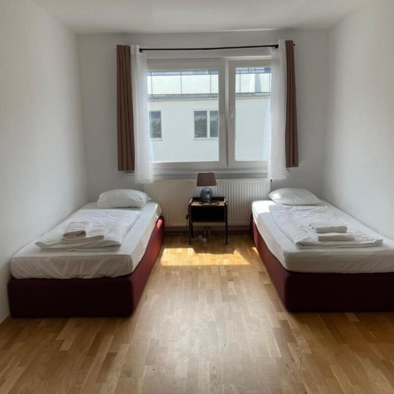Bright bedroom with 2 single beds – 2-room apartment for short-term rental & temporary housing for 1 to 6 months in Vienna