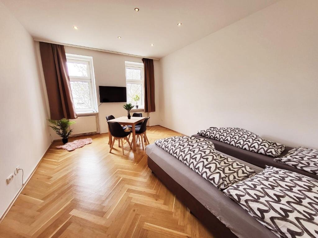 Helles 2-Zimmer Apartment mit Parkett & Esstisch – Kurzzeitmiete Wien, Wohnen auf Zeit für 1 bis 6 Monate