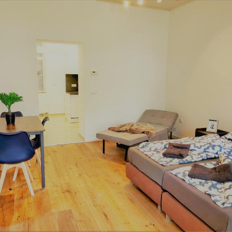 Helles 1-Zimmer Apartment mit Holzboden & Essbereich – Kurzzeitmiete Wien, Wohnen auf Zeit für 1 bis 6 Monate