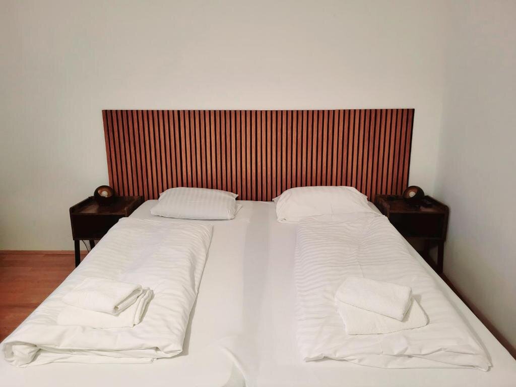 Bright bedroom with double bed – 2-room apartment for short-term rental, temporary housing for 1 to 6 months in Vienna