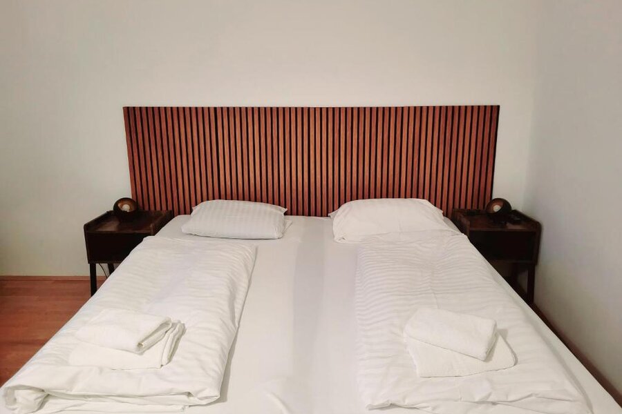 Bright bedroom with double bed – 2-room apartment for short-term rental, temporary housing for 1 to 6 months in Vienna