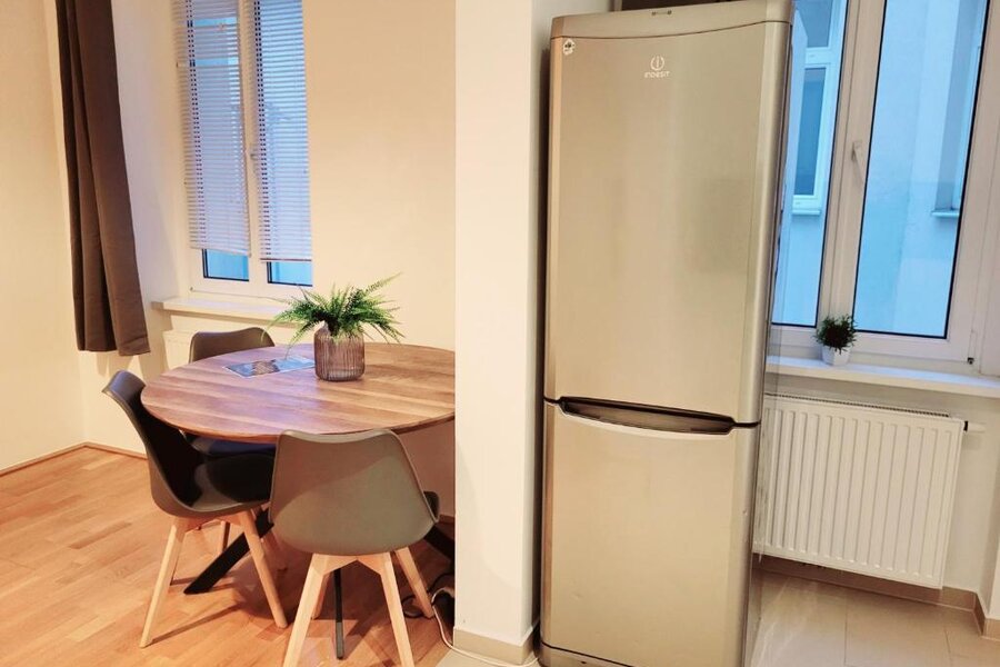 Furnished dining area & kitchen: 2-room apartment for short-term rental & temporary housing, 1 to 6 months, Floridsdorf