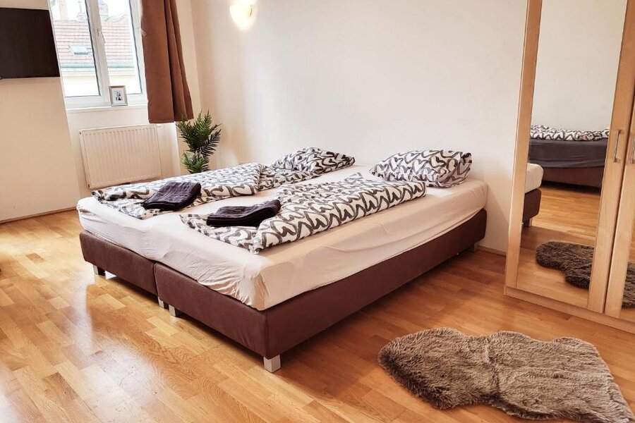 Helles Studio-Apartment mit Doppelbett & Parkettboden – Kurzzeitmiete & Wohnen auf Zeit für 1 bis 6 Monate in Floridsdorf