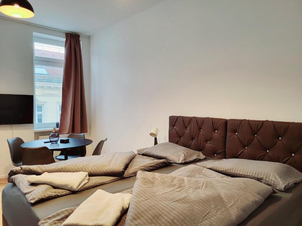 Furnished 1-room apartment with double bed & dining area – short-term rental Vienna, temporary housing for 1 to 6 months