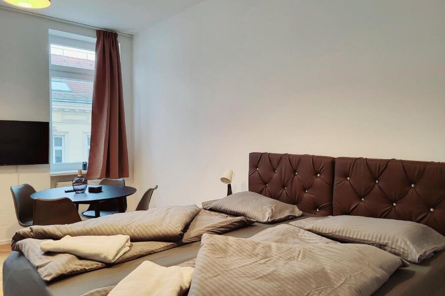 Furnished 1-room apartment with double bed & dining area – short-term rental Vienna, temporary housing for 1 to 6 months