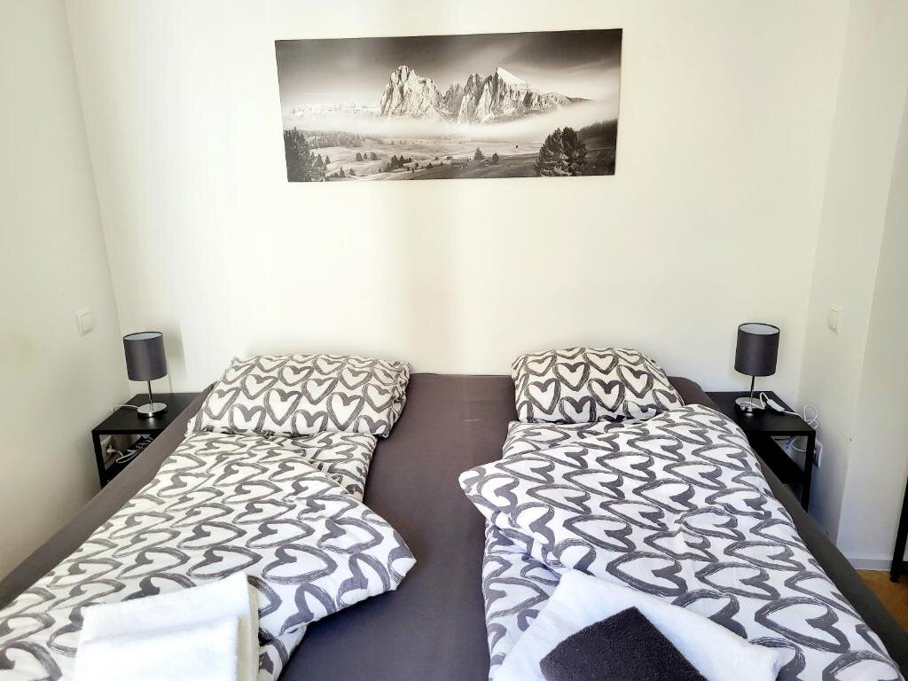 Gemütliches Schlafzimmer mit Doppelbett – 3-Zimmer Wohnung zur Kurzzeitmiete, Wohnen auf Zeit 1 bis 6 Monate, Wien