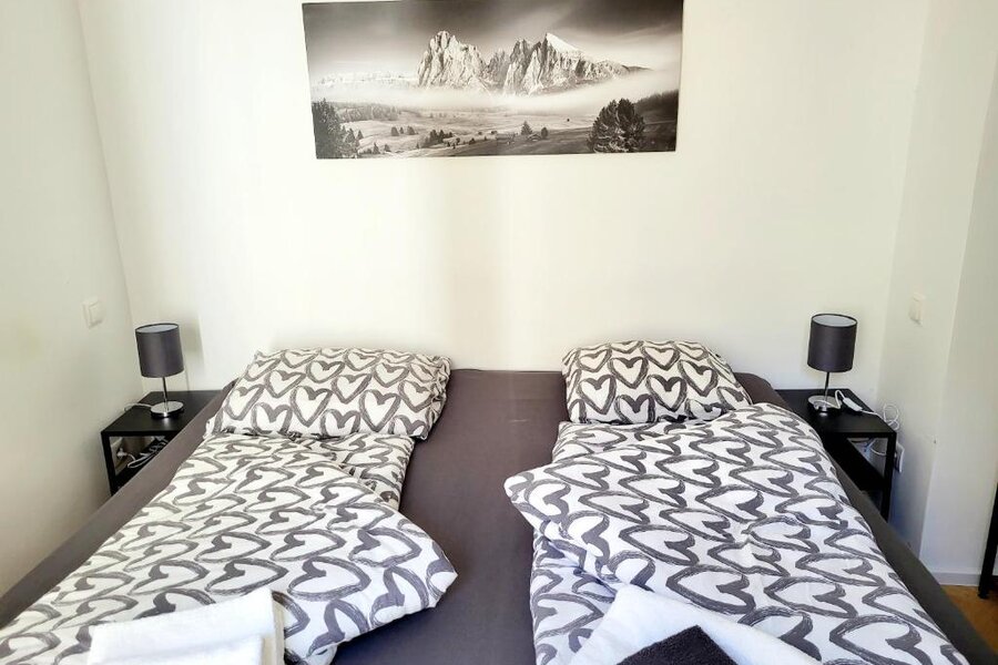 Gemütliches Schlafzimmer mit Doppelbett – 3-Zimmer Wohnung zur Kurzzeitmiete, Wohnen auf Zeit 1 bis 6 Monate, Wien