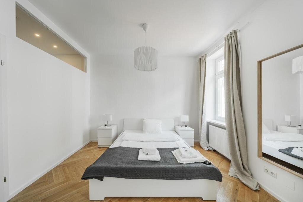 Bright, modern 1-room apartment for short-term rental – temporary housing in Vienna for 1 to 6 months.
