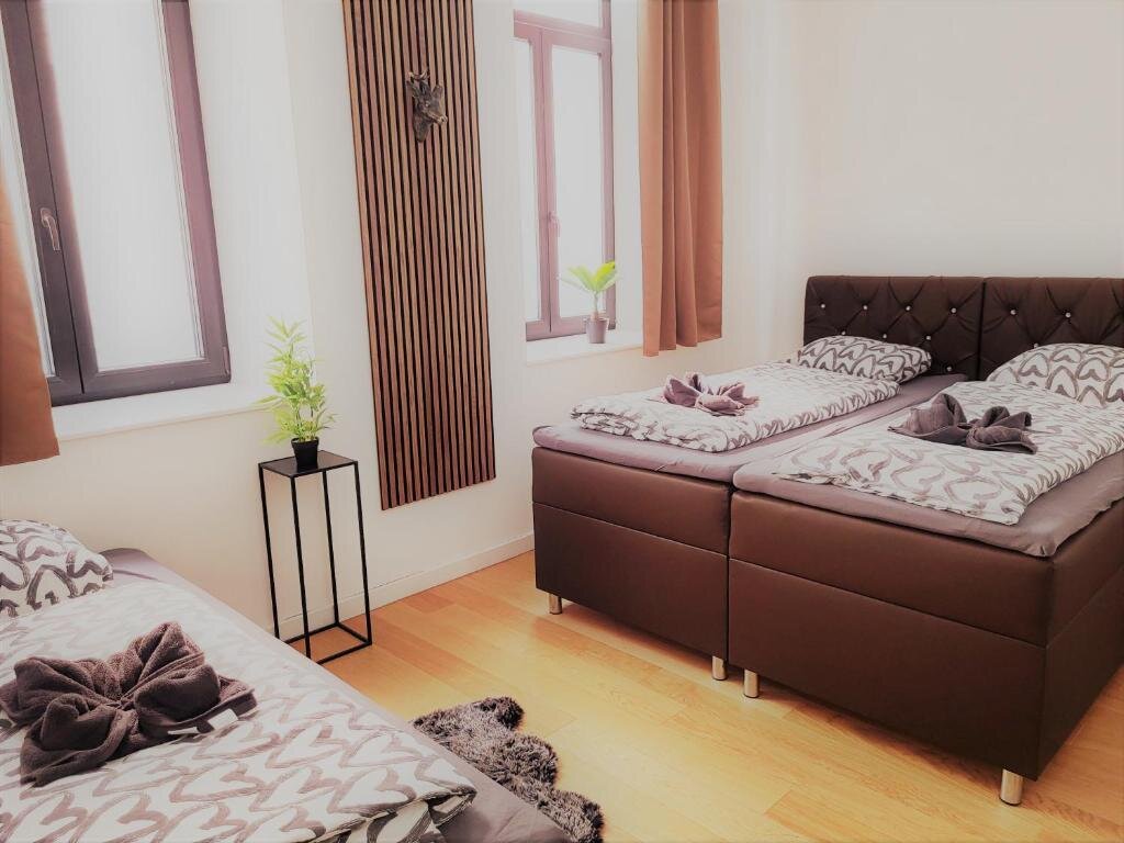 Bright bedroom with double bed – 2-room apartment for short-term rental & temporary housing for 1 to 6 months in Vienna