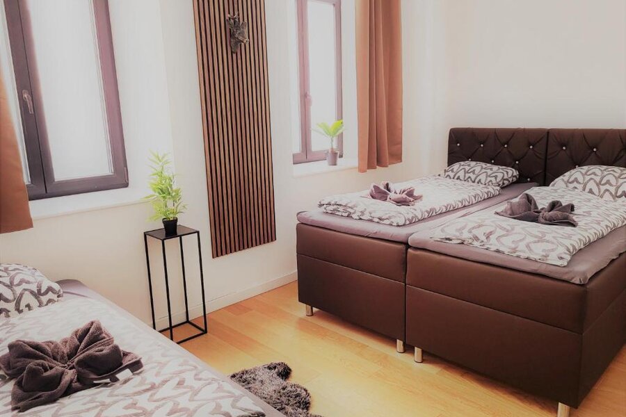 Bright bedroom with double bed – 2-room apartment for short-term rental & temporary housing for 1 to 6 months in Vienna