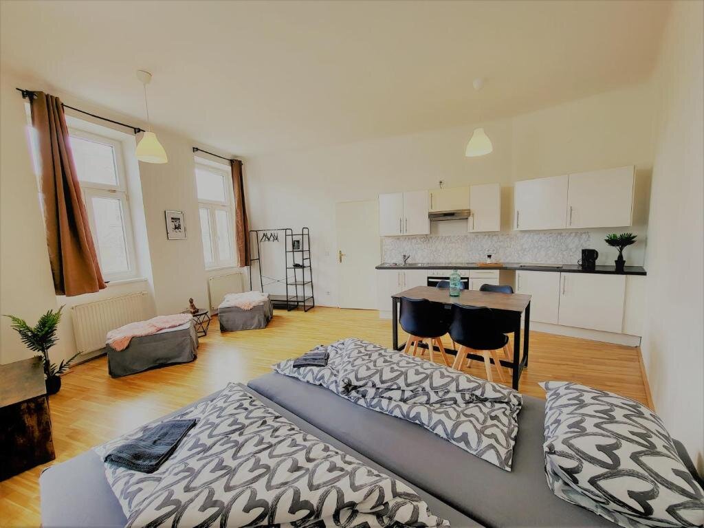 Helles 1-Zimmer Apartment mit Essbereich & Küche – Kurzzeitmiete Wien, Wohnen auf Zeit für 1 bis 6 Monate