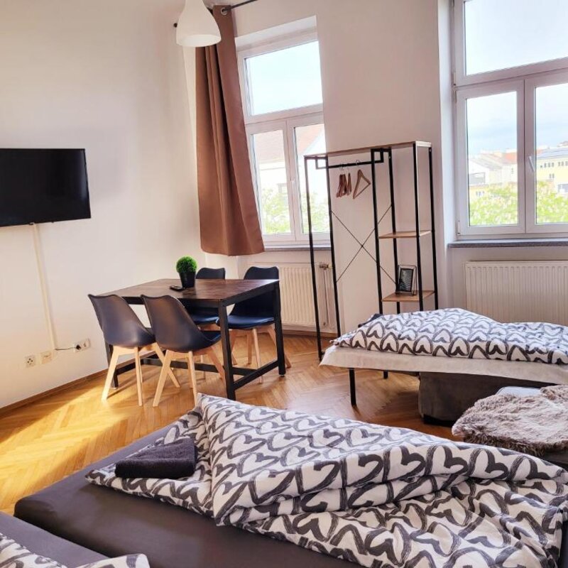 Bright 2-room apartment with dining area & TV – short-term rental & temporary housing for 1 to 6 months in Vienna