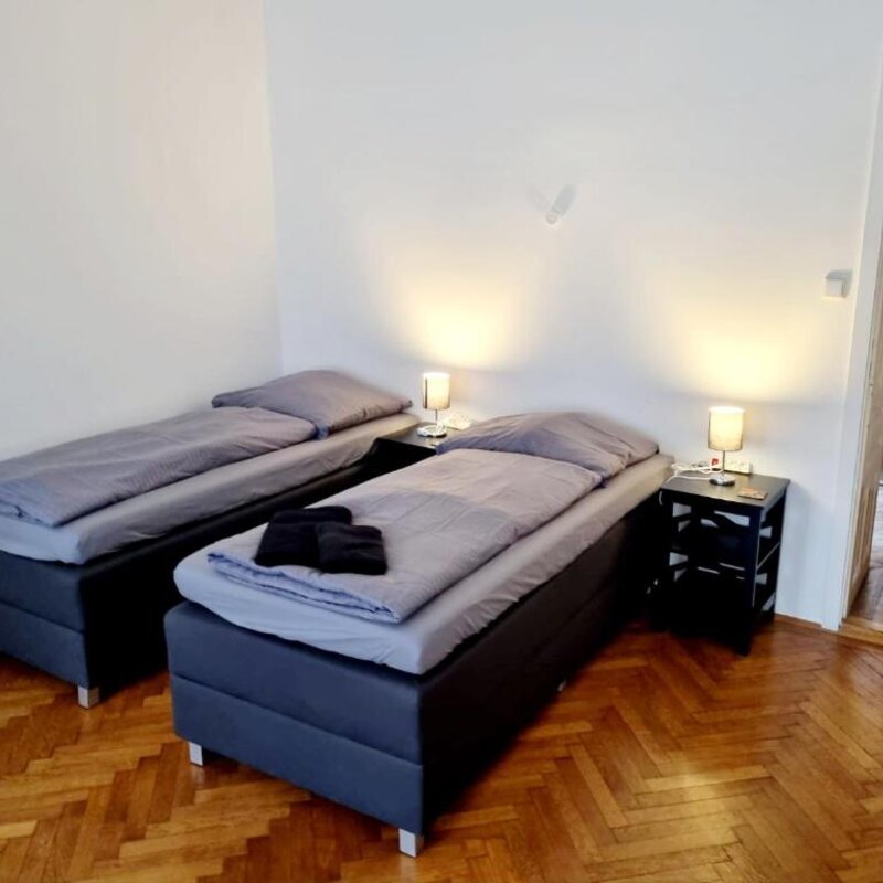 Helles Schlafzimmer mit zwei Einzelbetten – 4-Zimmer Apartment zur Kurzzeitmiete, Wohnen auf Zeit 1 bis 6 Monate, Wien
