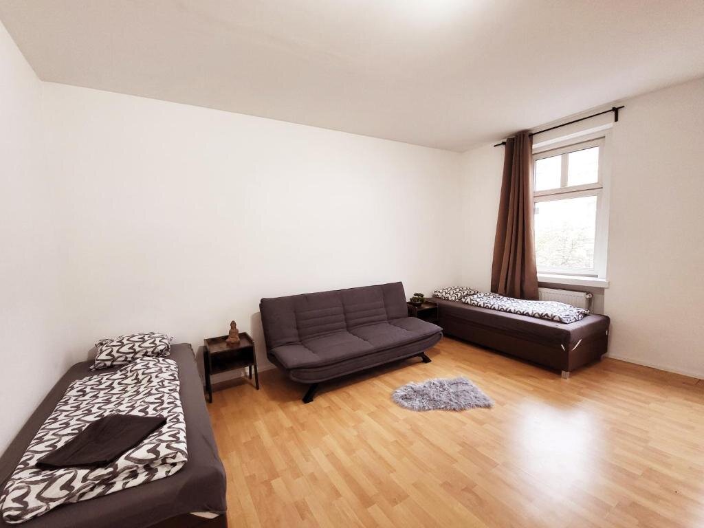 Helles Zimmer mit 2 Einzelbetten & Sofa – 2-Zimmer-Wohnung zur Kurzzeitmiete, Wohnen auf Zeit 1 bis 6 Monate, Wien