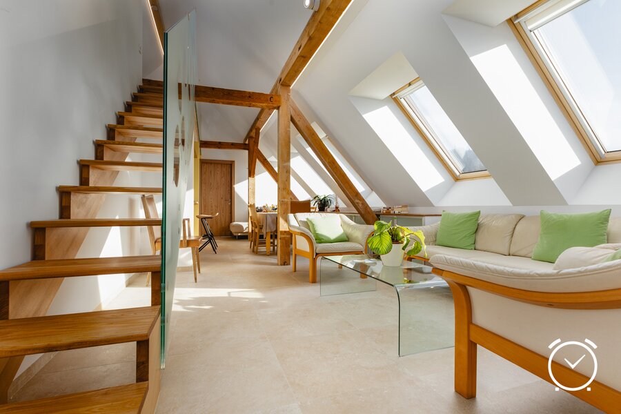 Helles Penthouse mit Holzbalken & Dachfenstern – 4-Zimmer Kurzzeitmiete, Wohnen auf Zeit für 1 bis 6 Monate, Oberalm