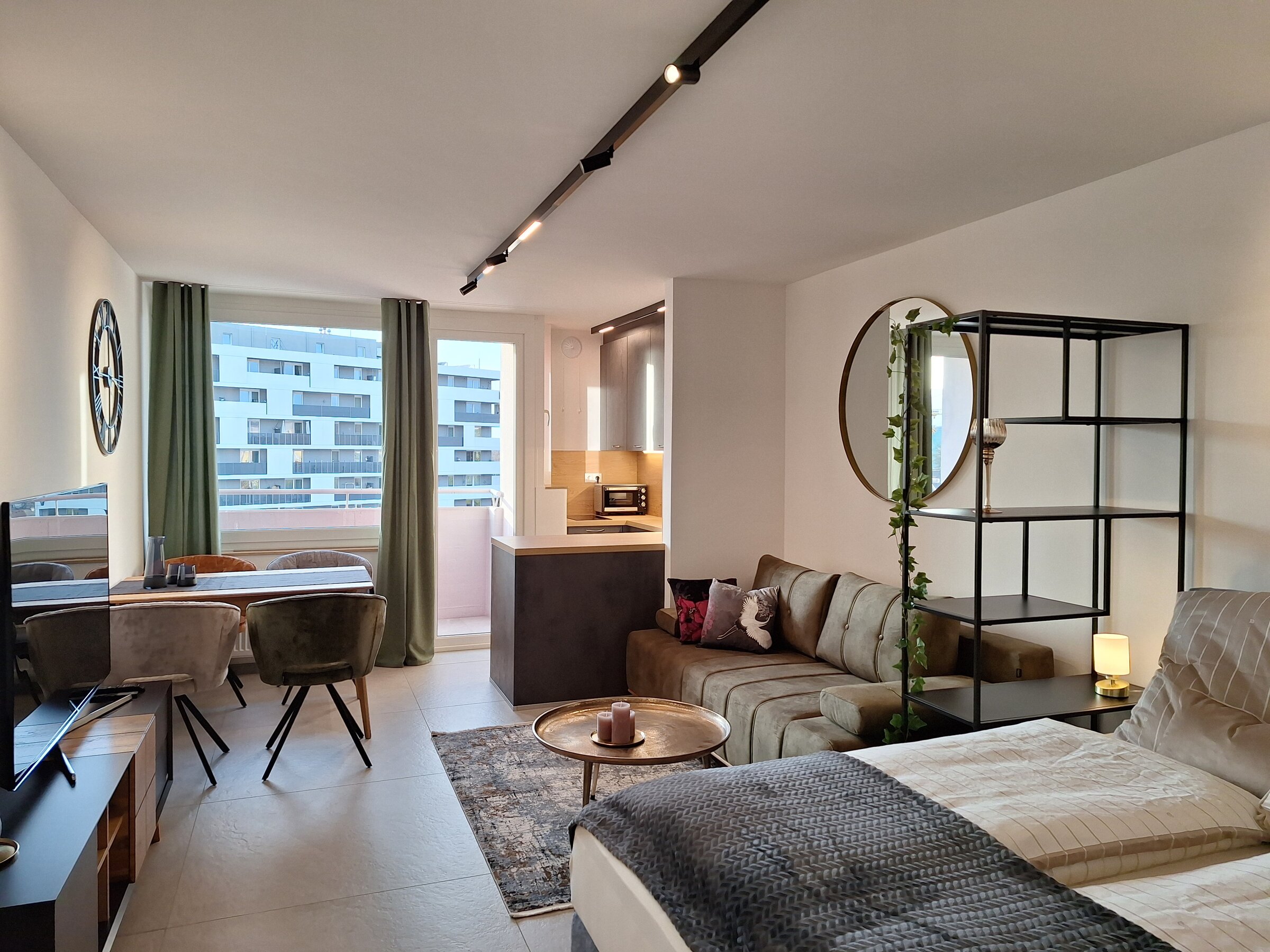 Modernes Studio Apartment mit Aussicht – Kurzzeitmiete & Wohnen auf Zeit in Salzburg für 1 bis 6 Monate.
