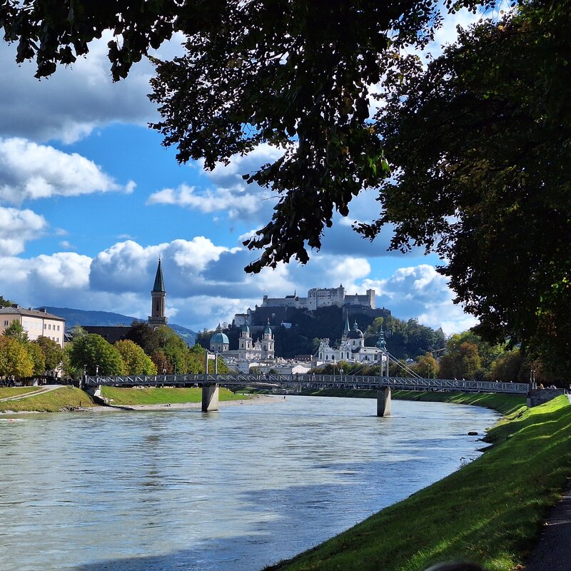 Die Salzach mit Blick auf Salzburg