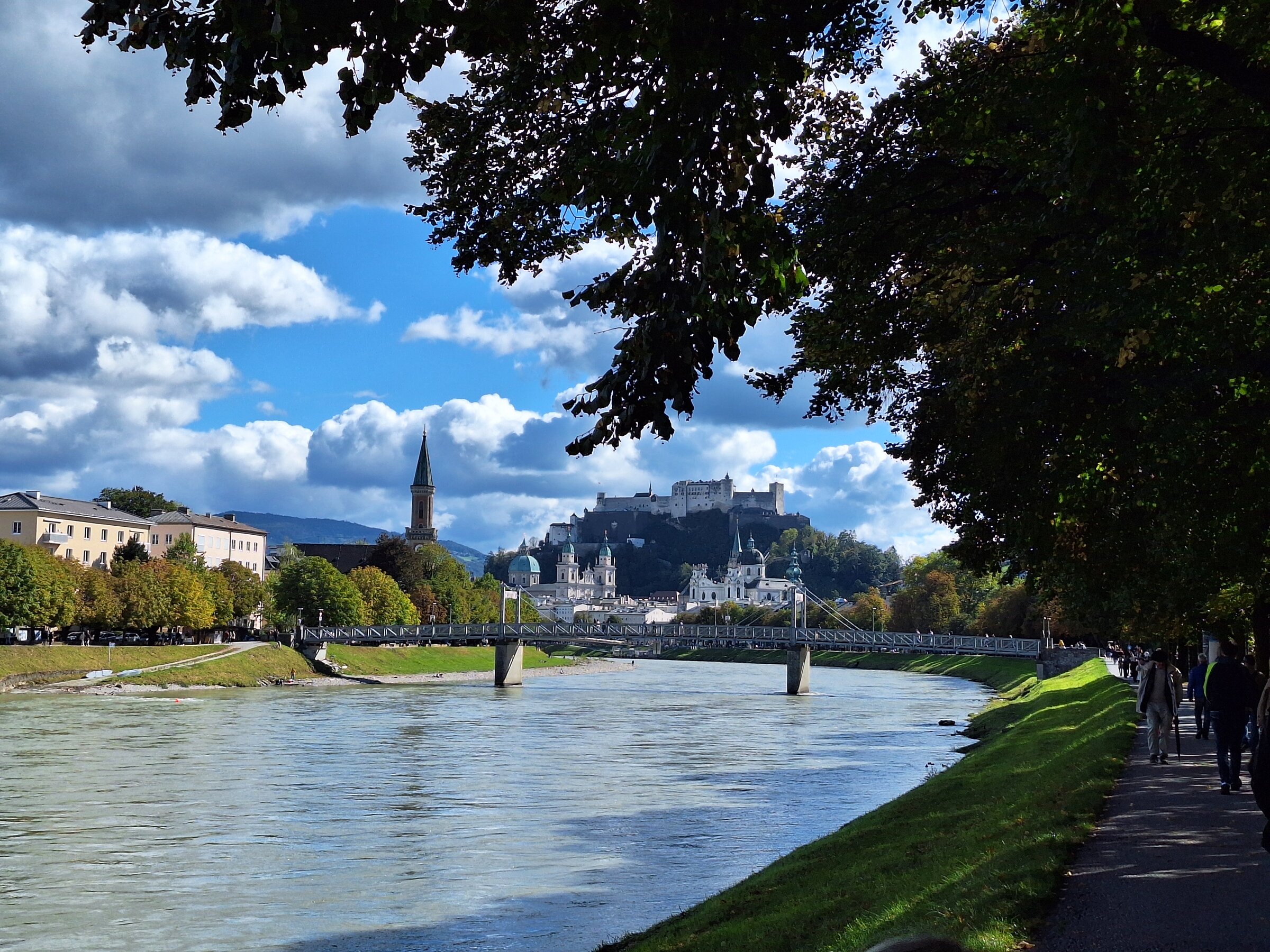 Die Salzach mit Blick auf Salzburg