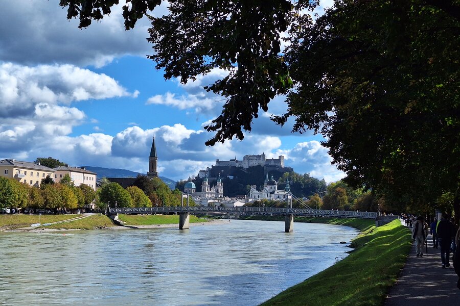 Die Salzach mit Blick auf Salzburg