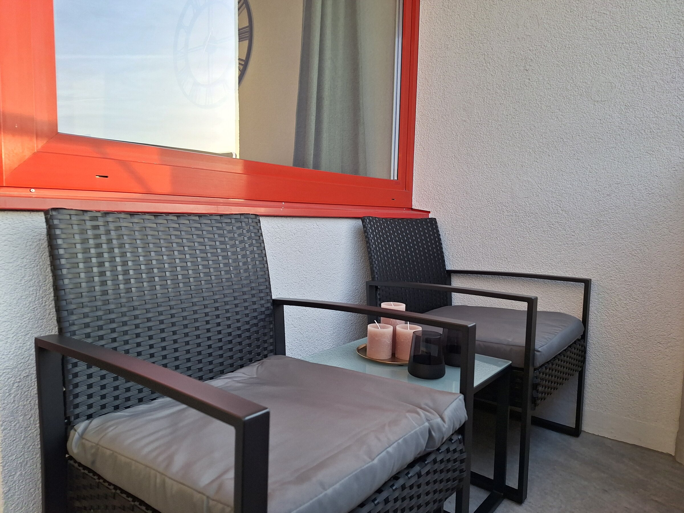 Terrassenmöbel auf Loggia