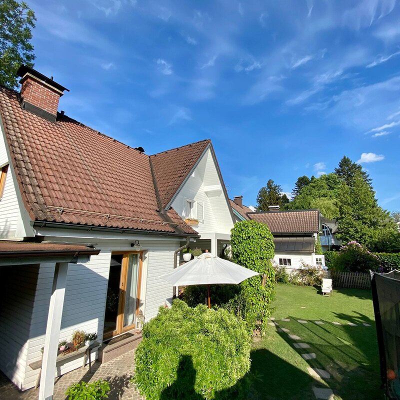 Haupthaus mit Wohnungseingang