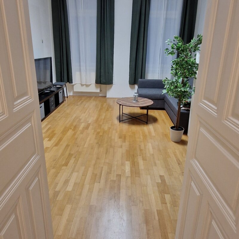 Blick vom Flur in den Wohnbereich | © GG