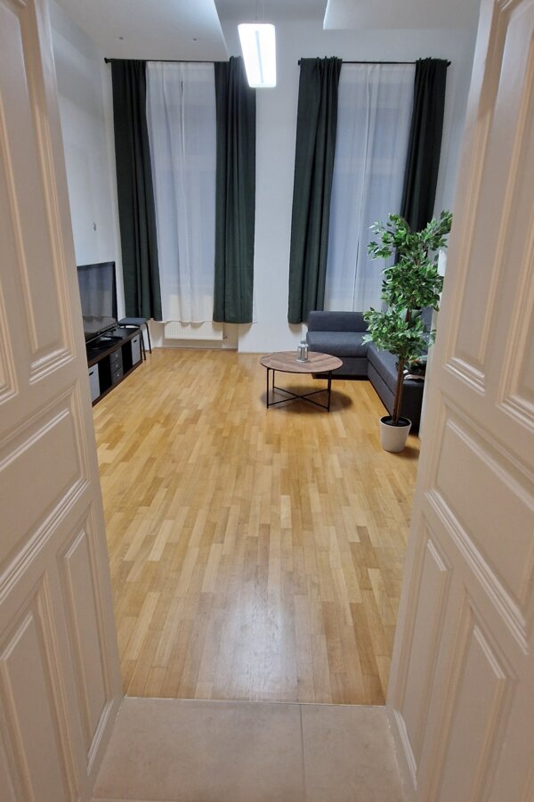 Blick vom Flur in den Wohnbereich | © GG