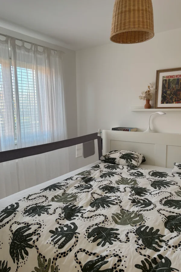 großes Doppelbett + Kästen