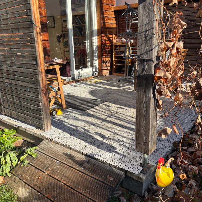 Tischgarnitur m. 4 Stühlen, 2 Wäscheständer