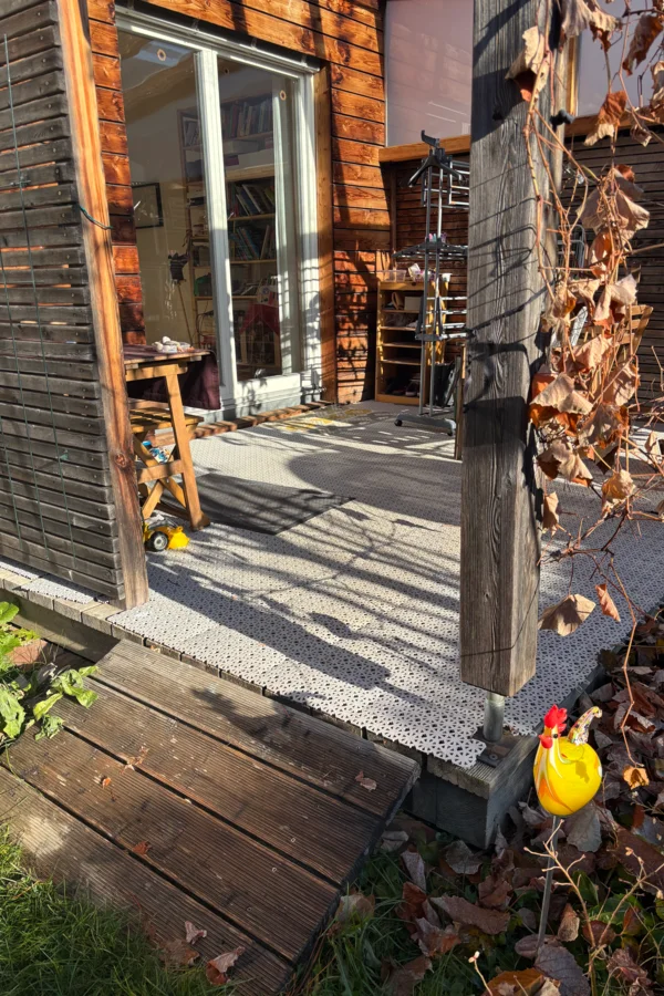 Tischgarnitur m. 4 Stühlen, 2 Wäscheständer