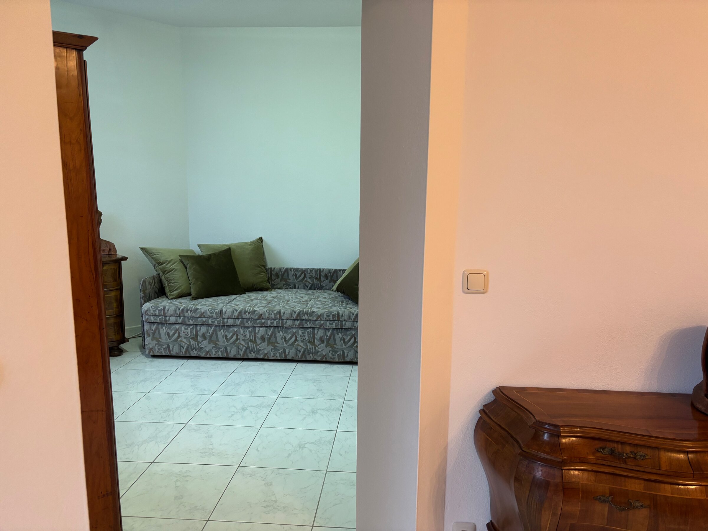 Schlafzimmer mit ausziehbarem Schlafsofa 