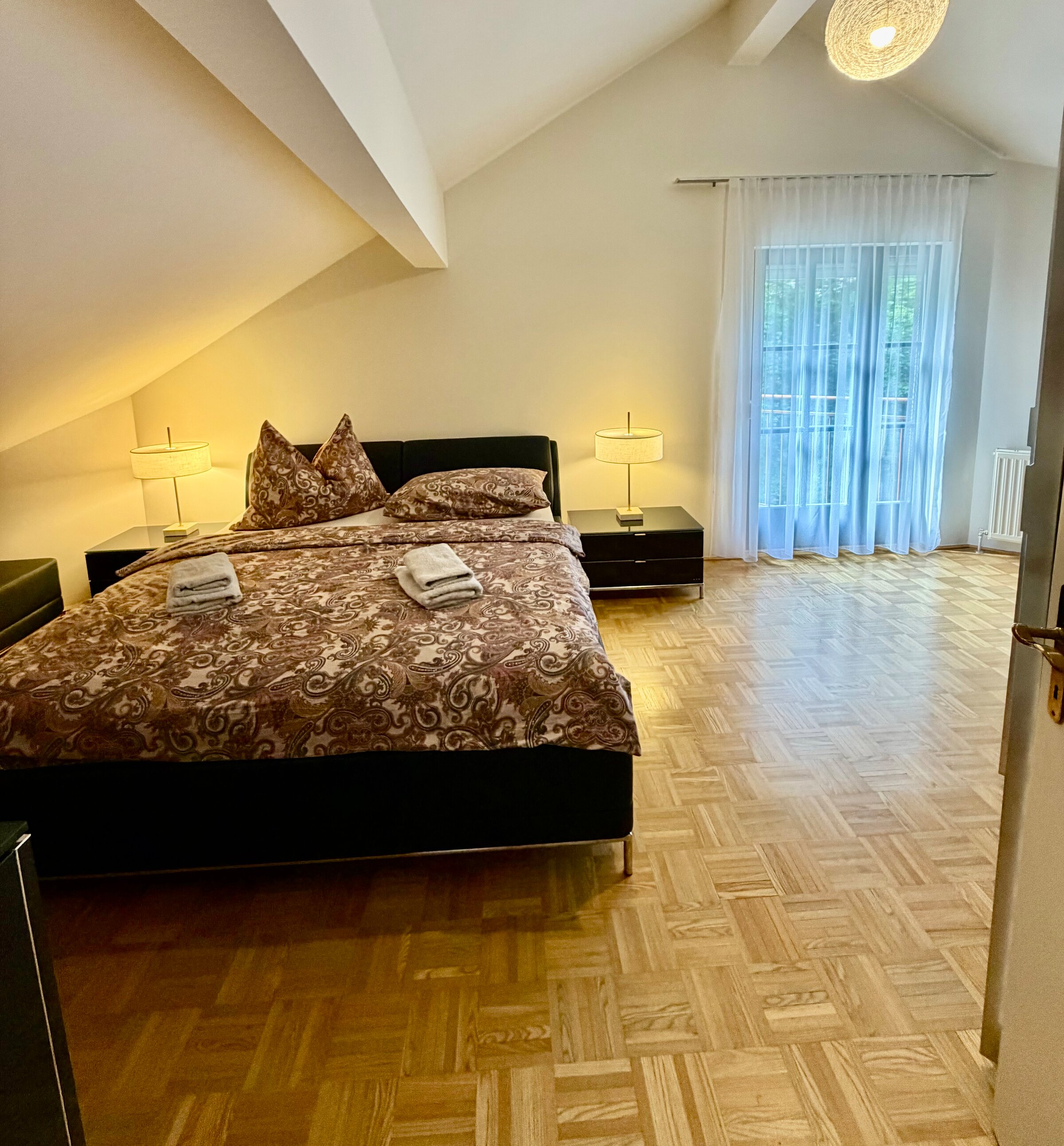 Schlafzimmer 1