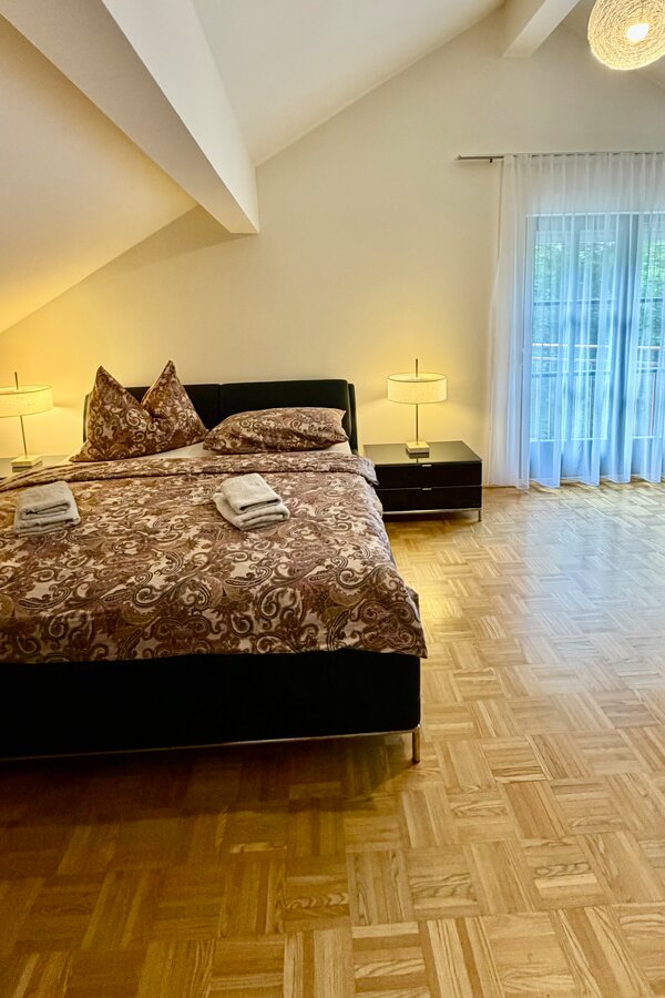Schlafzimmer 1