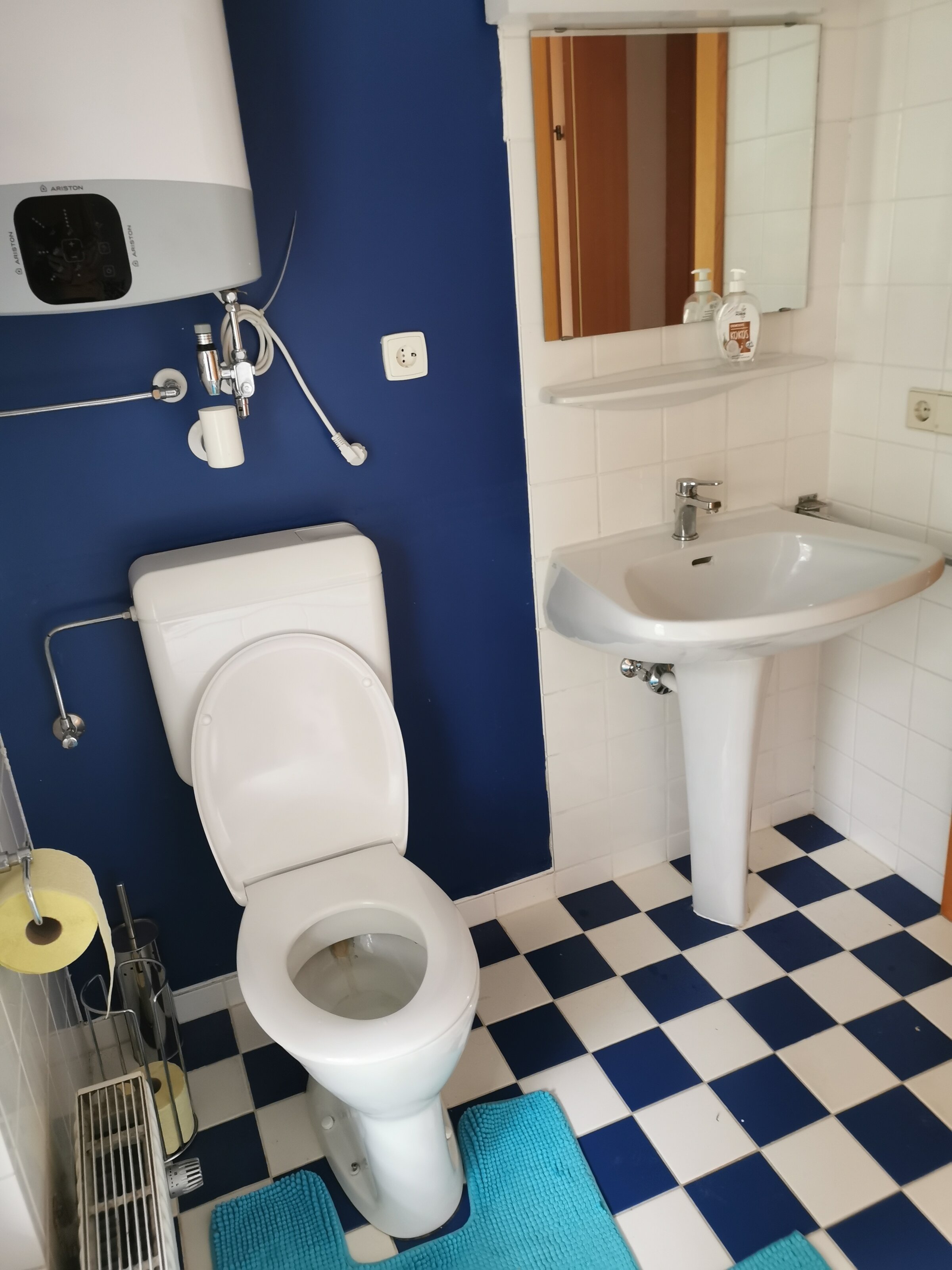 Bathroom with toilett
