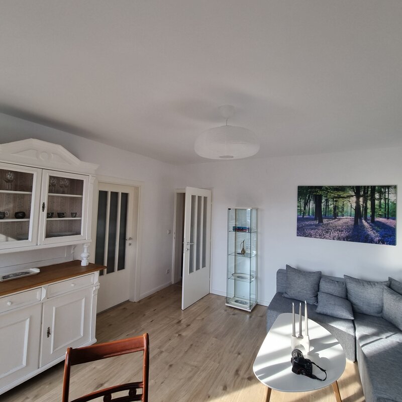 Bright living room with sofa & country cabinet – 3-room apartment, short-term rental & temporary housing for 1 to 6 months in Melk