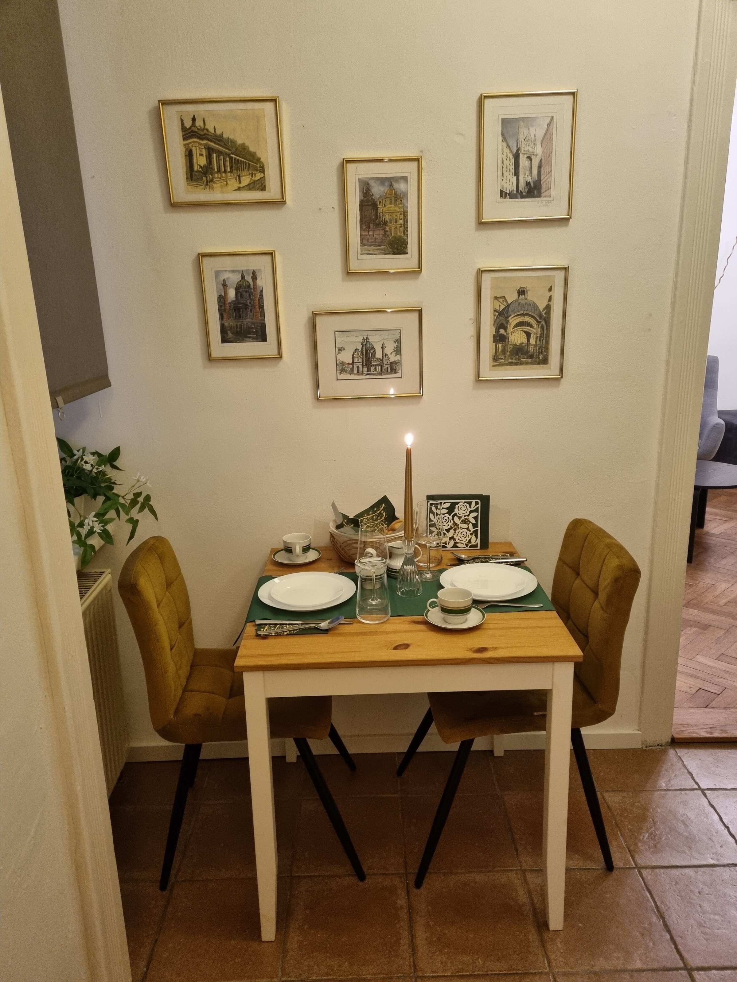 Elegantly set dining table: 2-room apartment for short-term rental & temporary housing, 1 to 6 months, Vienna