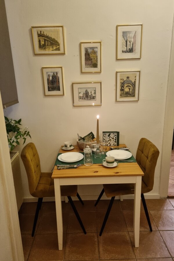 Elegantly set dining table: 2-room apartment for short-term rental & temporary housing, 1 to 6 months, Vienna