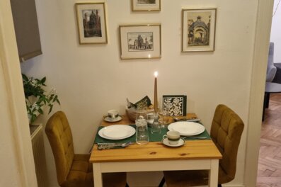 Elegantly set dining table: 2-room apartment for short-term rental & temporary housing, 1 to 6 months, Vienna