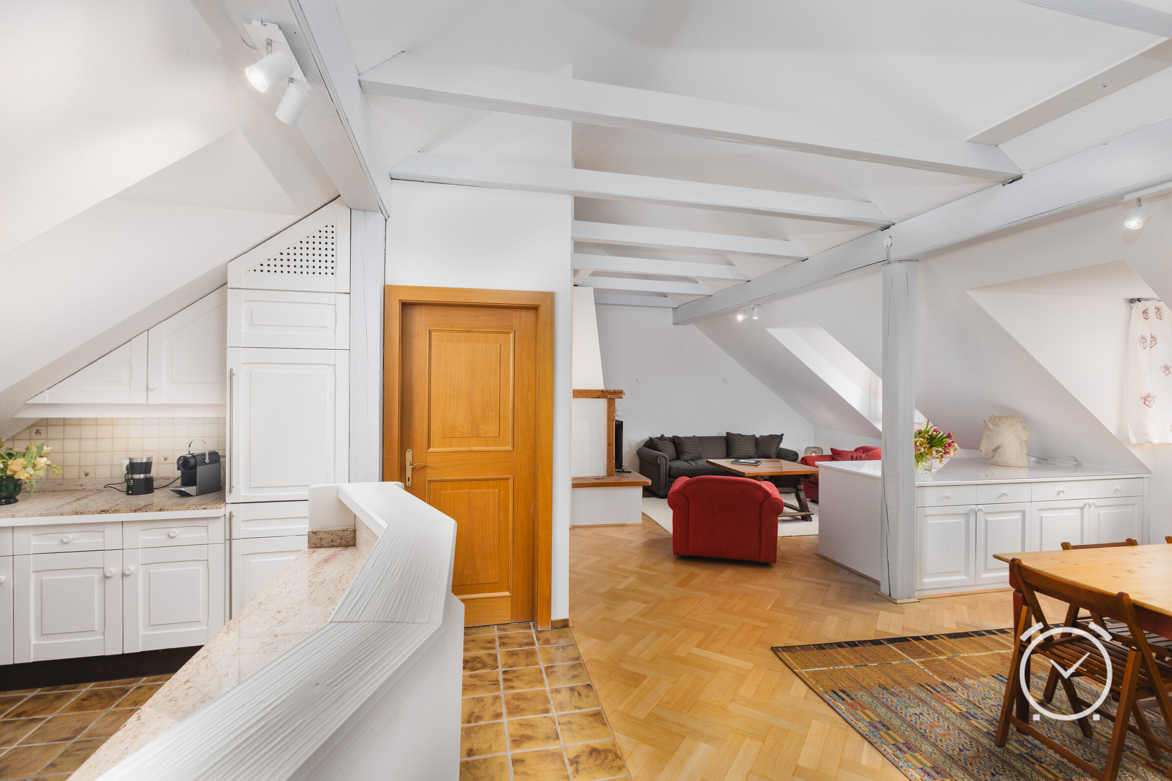Bright 3-room apartment with roof beams & open kitchen – short-term rental & temporary housing for 1 to 6 months in Salzburg