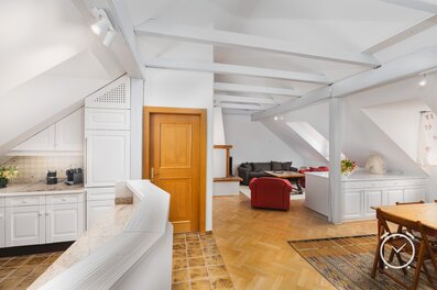 Bright 3-room apartment with roof beams & open kitchen – short-term rental & temporary housing for 1 to 6 months in Salzburg