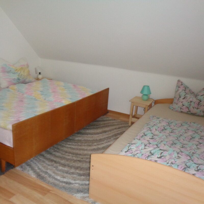 Schlafzimmer, 1 Doppelbett, 1 Bett 190 x 120
