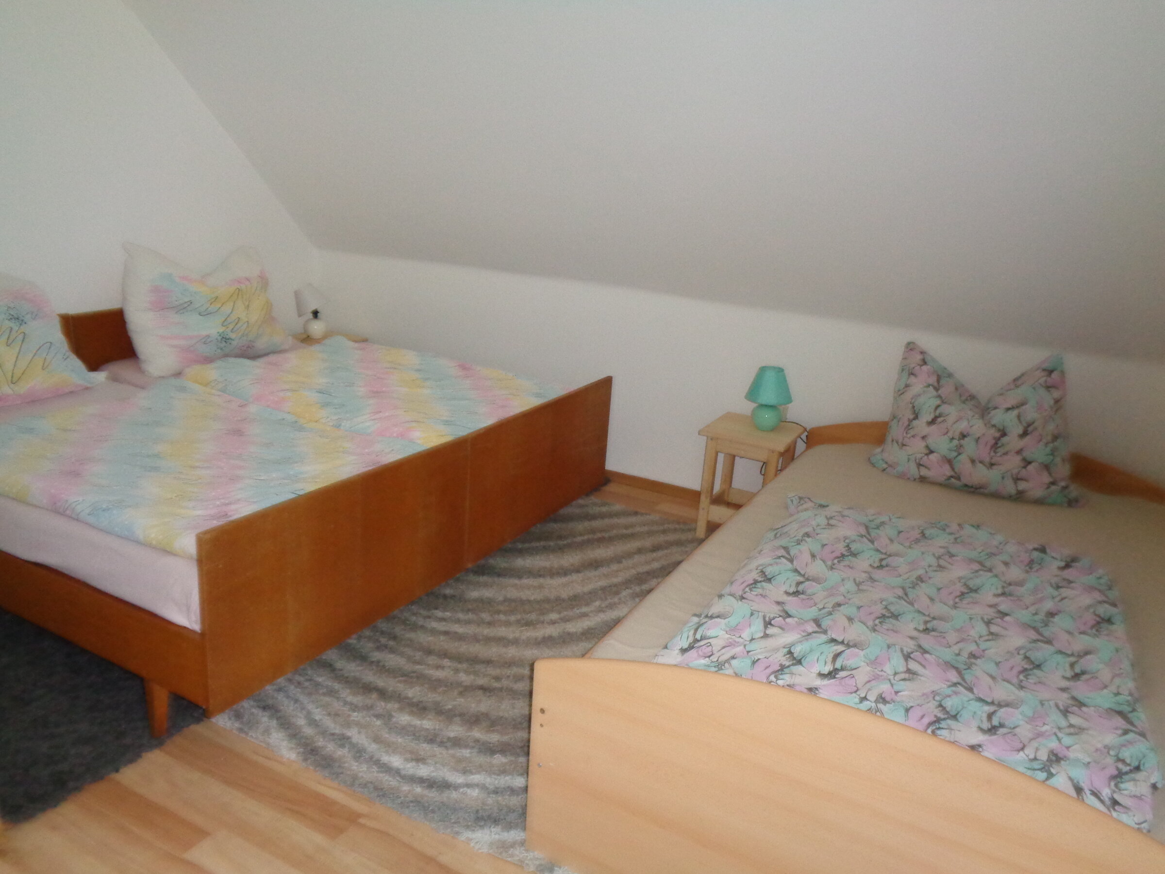 Schlafzimmer, 1 Doppelbett, 1 Bett 190 x 120