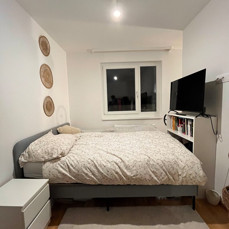 Schlafzimmer mit 1.60m großem Doppelbett