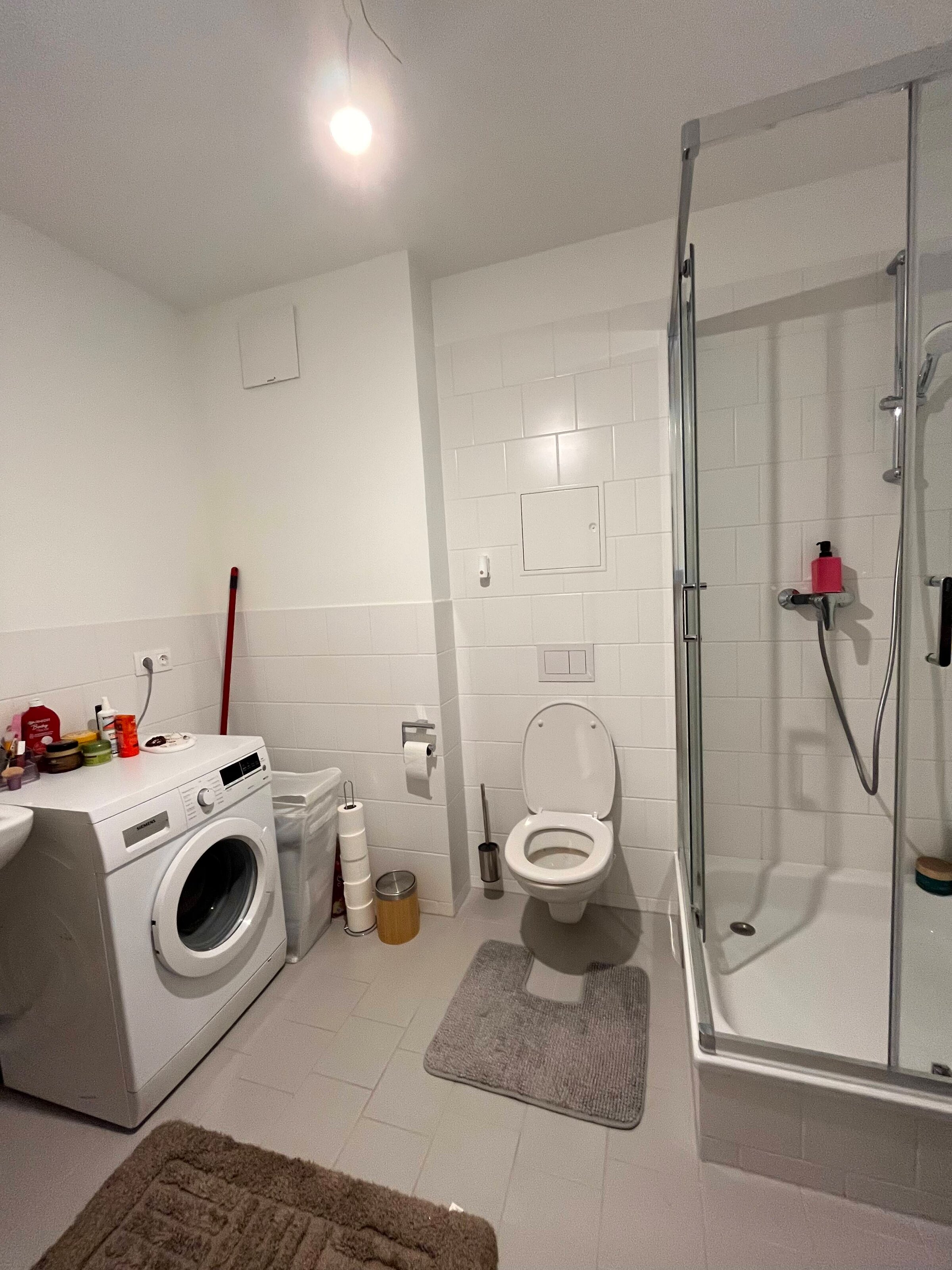 Waschmaschine, Dusche, Handtuchtrockner