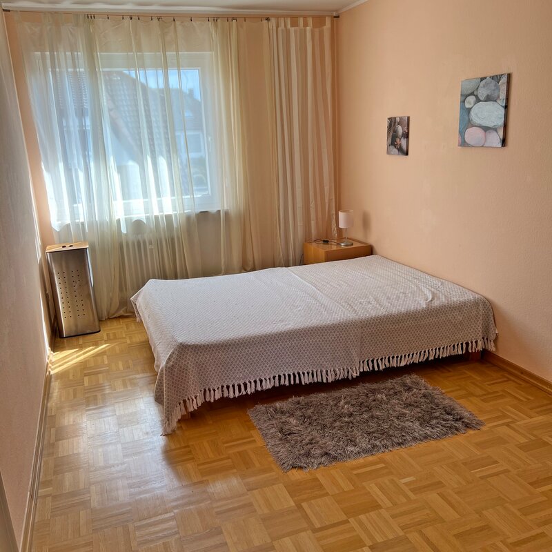 Schlafzimmer 1
