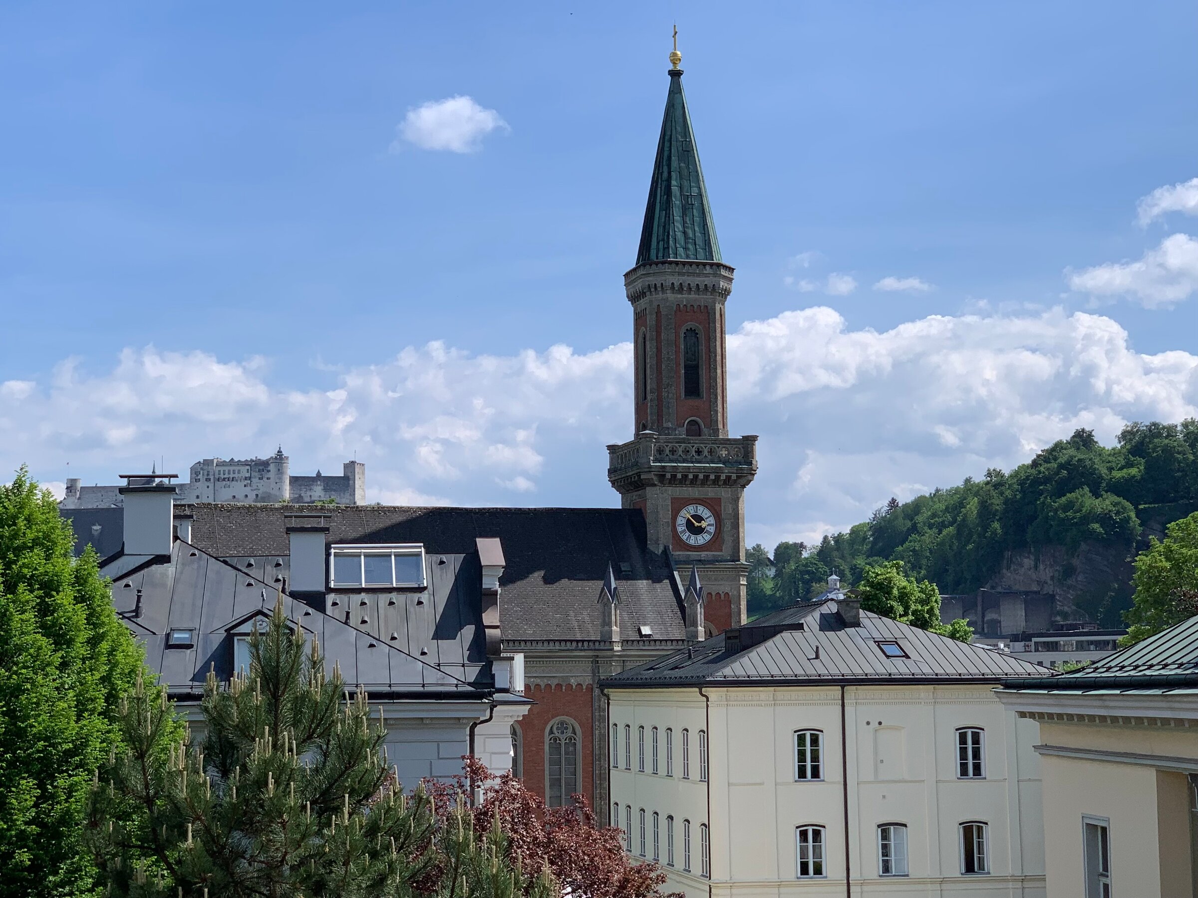 gemütliches Wohnzimmer mit Festungsblick