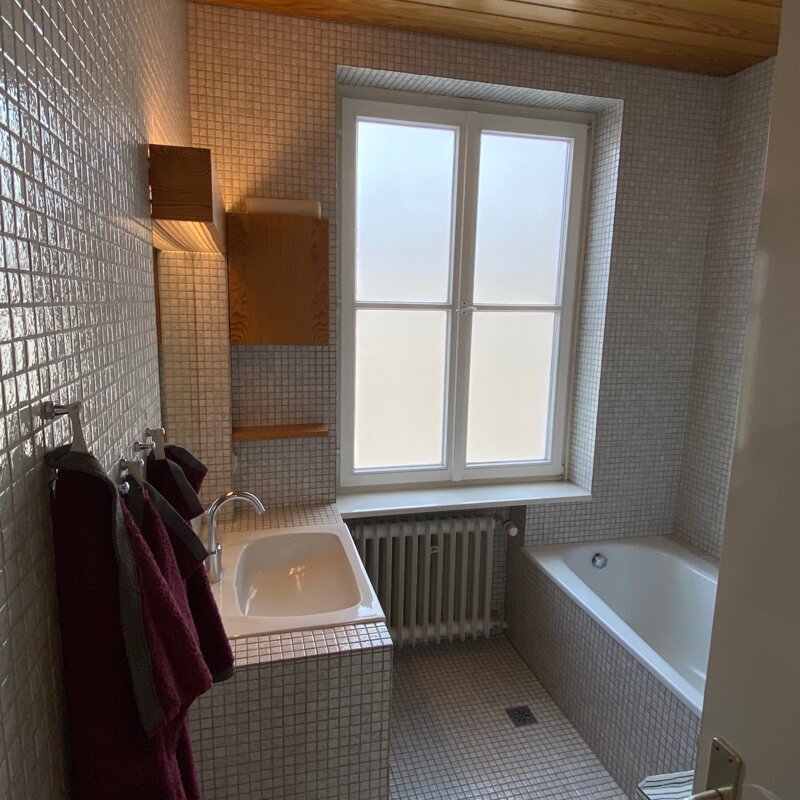 Badezimmer mit Badewanne