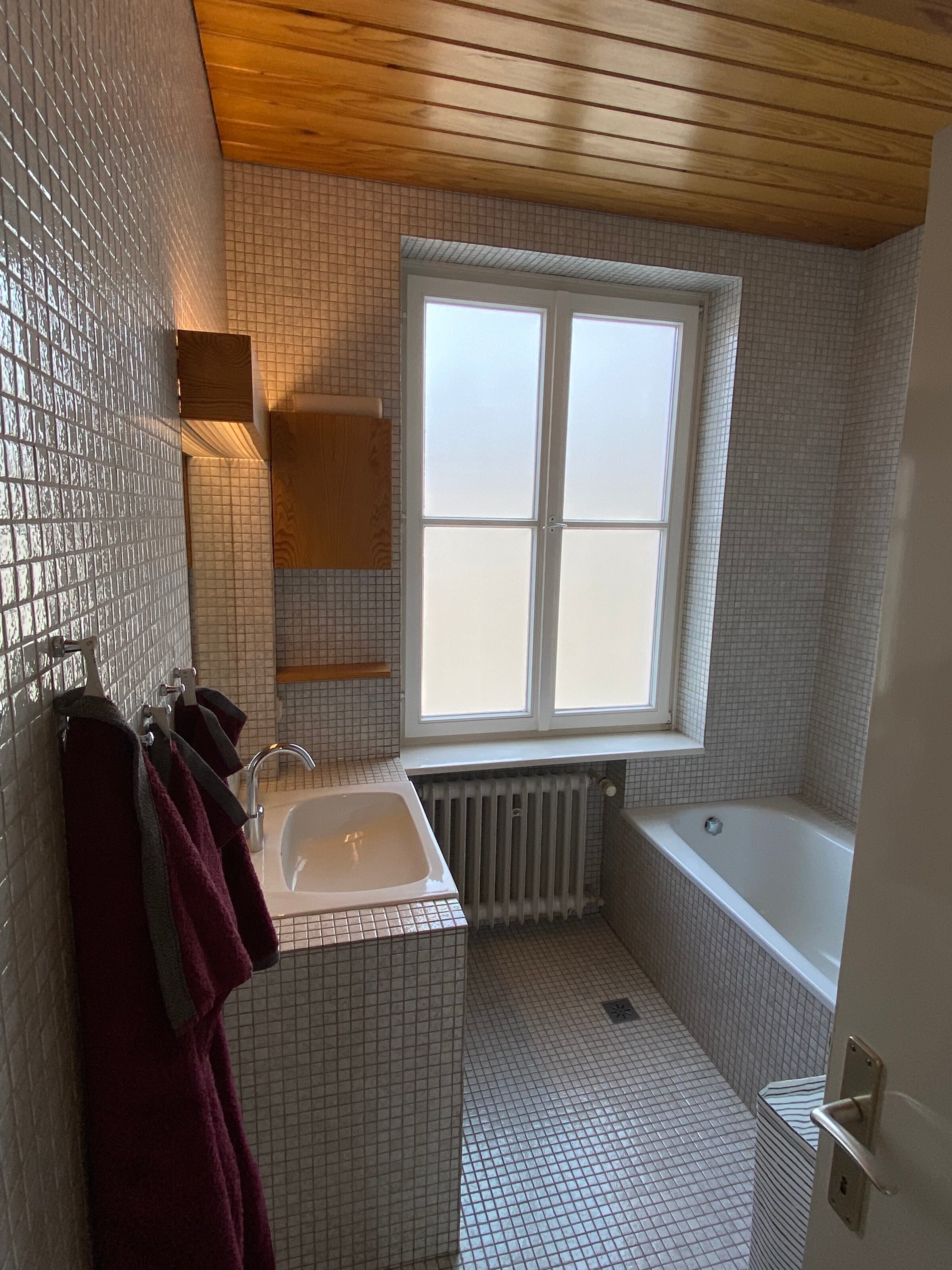 Badezimmer mit Badewanne