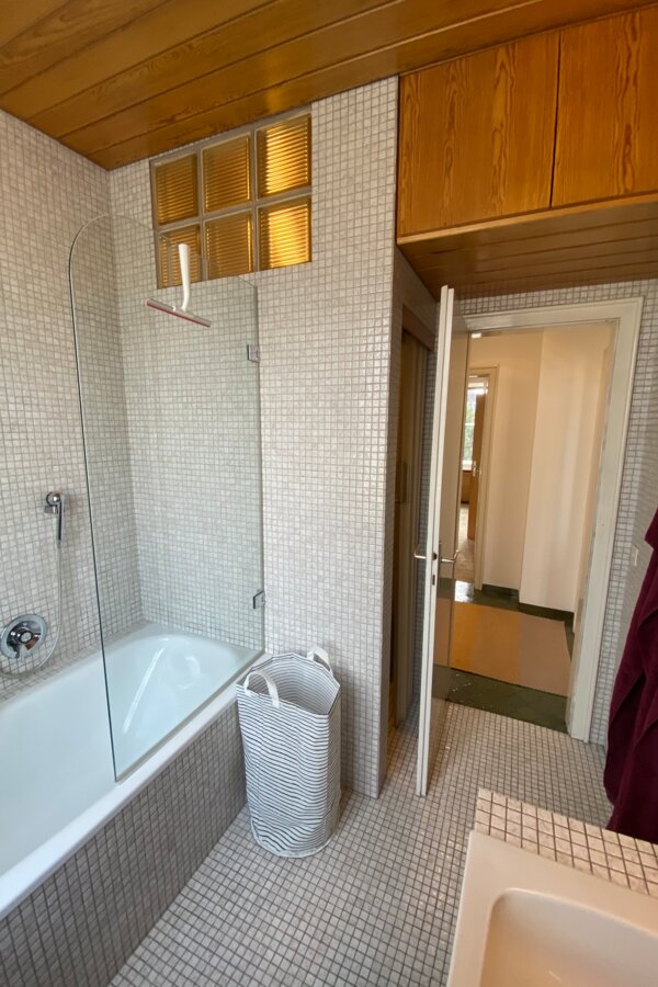 Badezimmer mit Badewanne